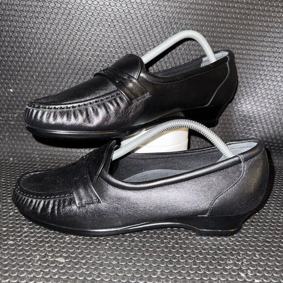 SAS Easier Slip On Black Leather Wedge Comfort Penny Loafers Womens Size 11WW - Picture 1 of 8